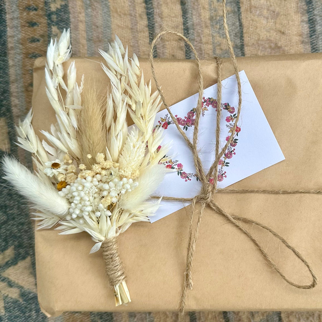 Beige and White Mini posy for wedding favours, cake toppers and gift hampers